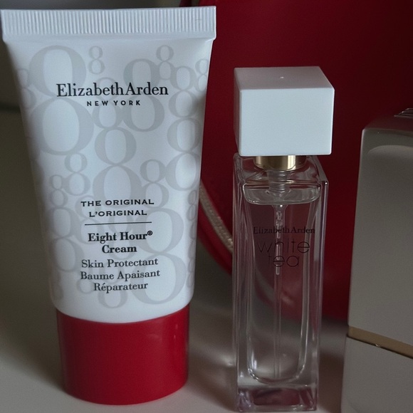 NEW Elizabeth Arden Makeup Gift Set - Picture 3 of 11